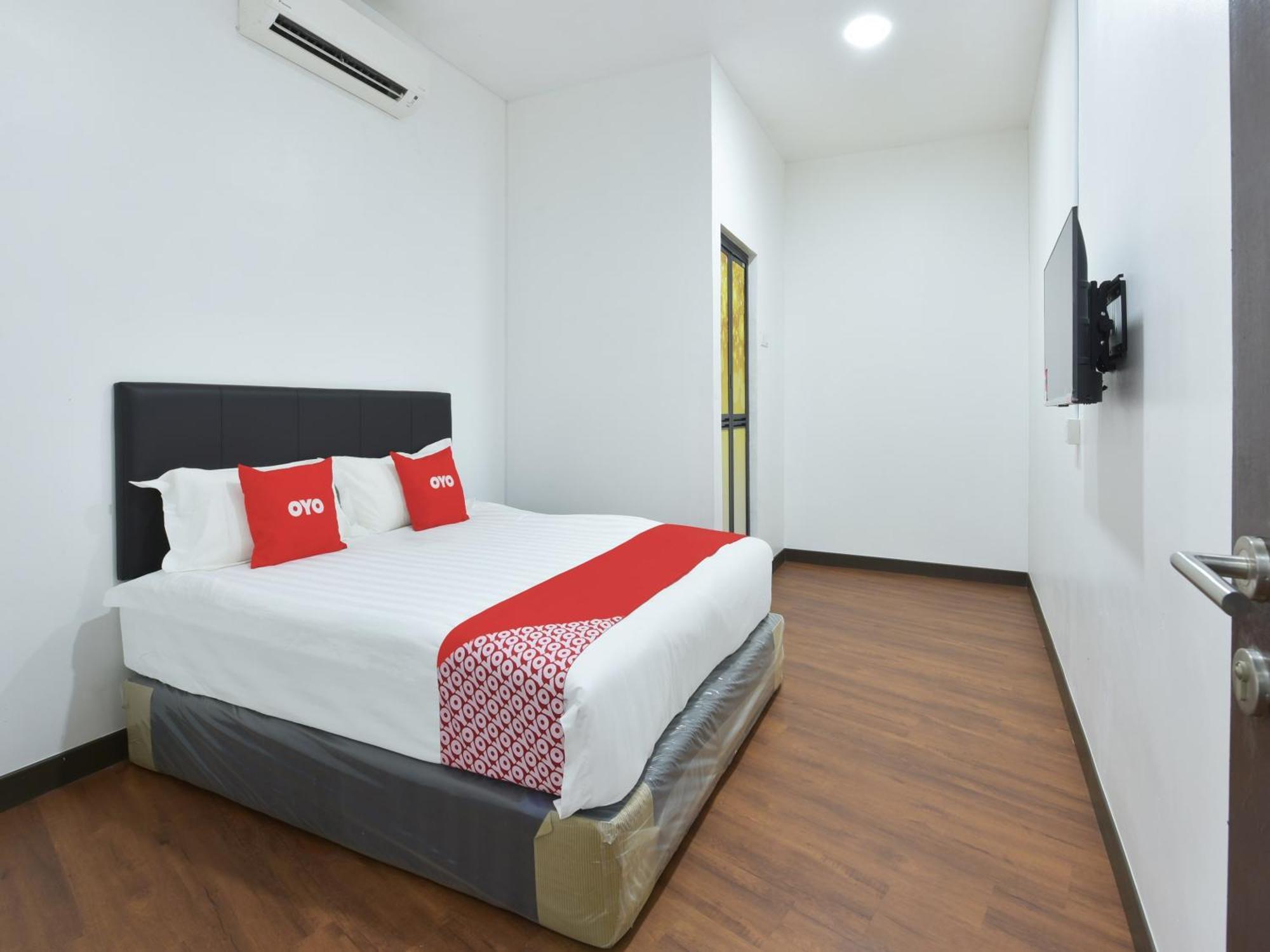 Oyo 90869 Hotel Madeena Inn Szepang Kültér fotó