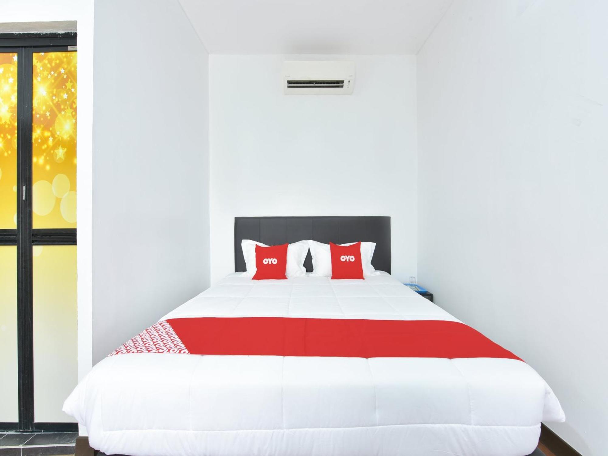 Oyo 90869 Hotel Madeena Inn Szepang Kültér fotó