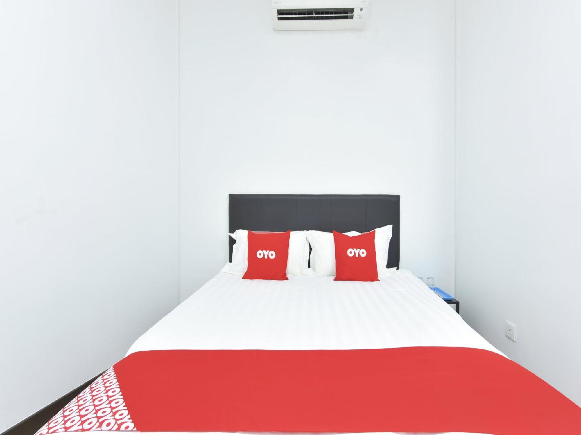 Oyo 90869 Hotel Madeena Inn Szepang Kültér fotó
