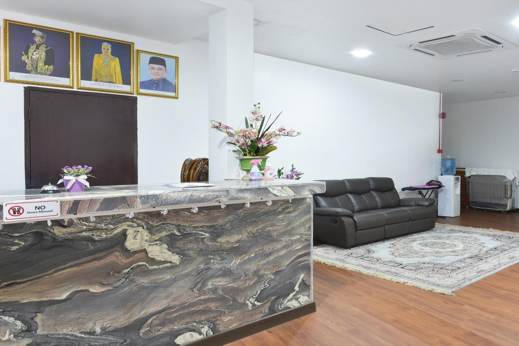 Oyo 90869 Hotel Madeena Inn Szepang Kültér fotó