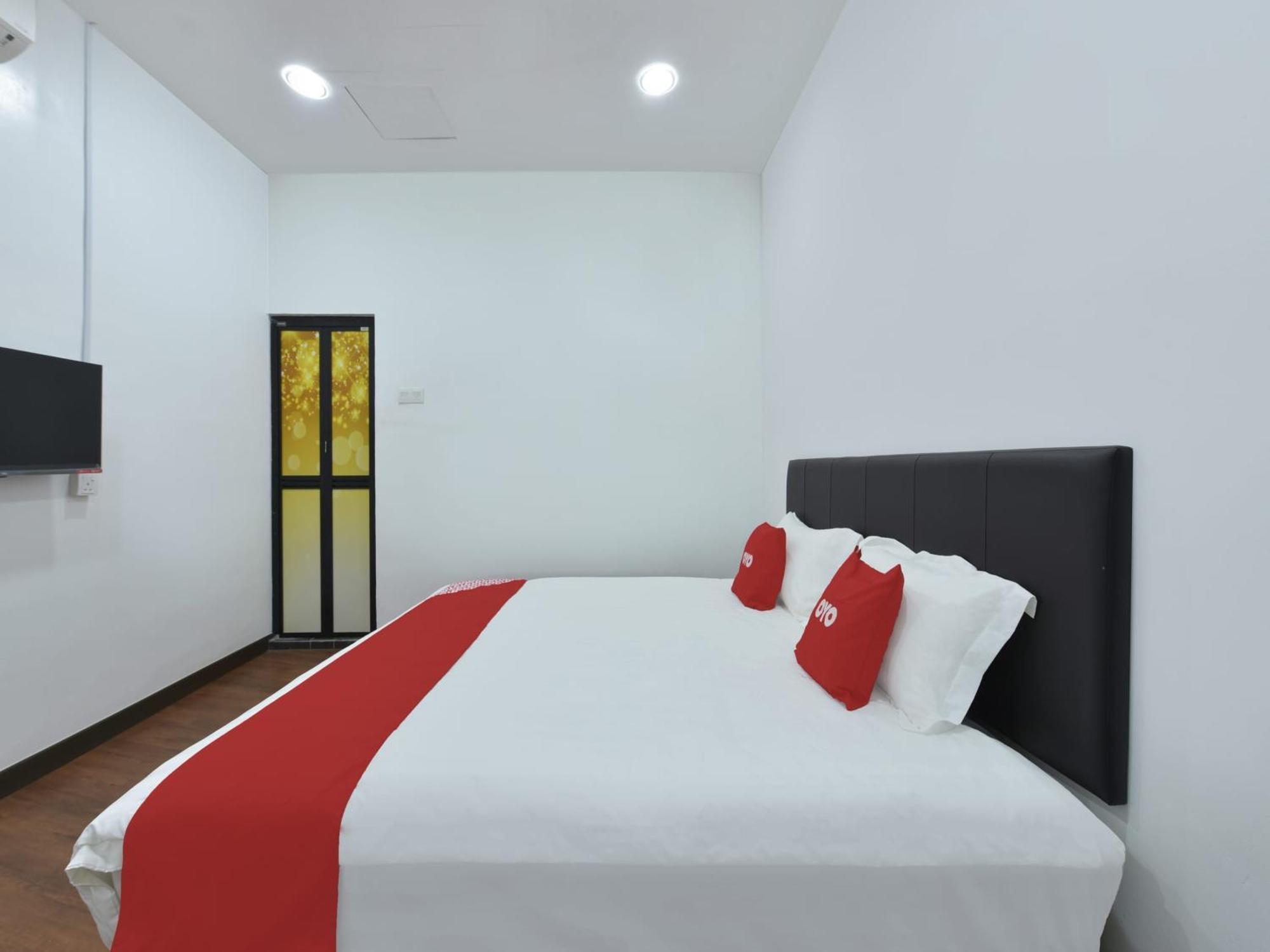 Oyo 90869 Hotel Madeena Inn Szepang Kültér fotó