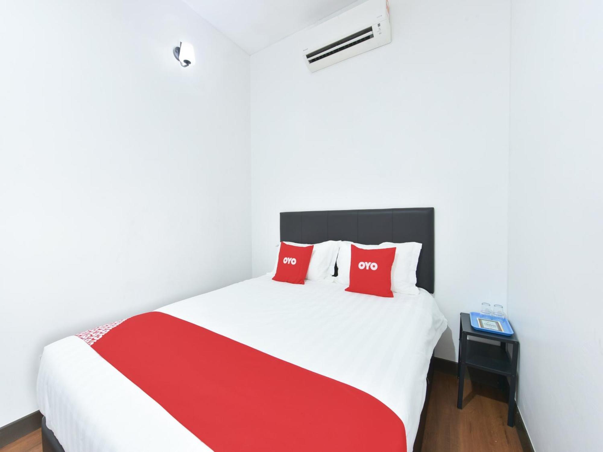 Oyo 90869 Hotel Madeena Inn Szepang Kültér fotó