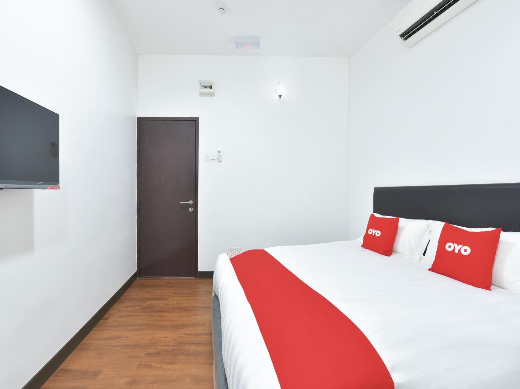 Oyo 90869 Hotel Madeena Inn Szepang Kültér fotó