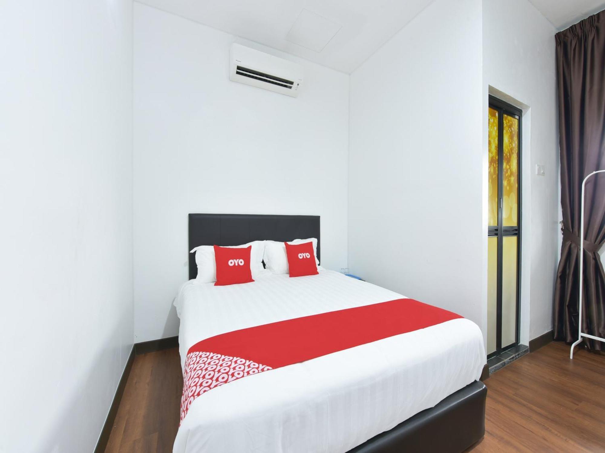 Oyo 90869 Hotel Madeena Inn Szepang Kültér fotó