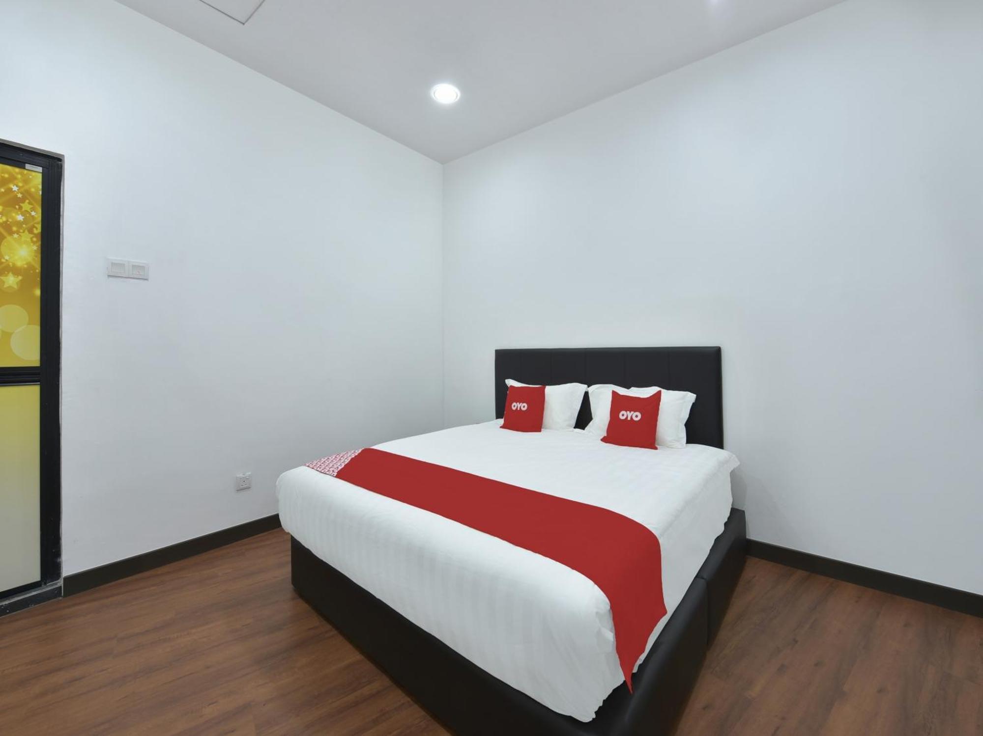 Oyo 90869 Hotel Madeena Inn Szepang Kültér fotó