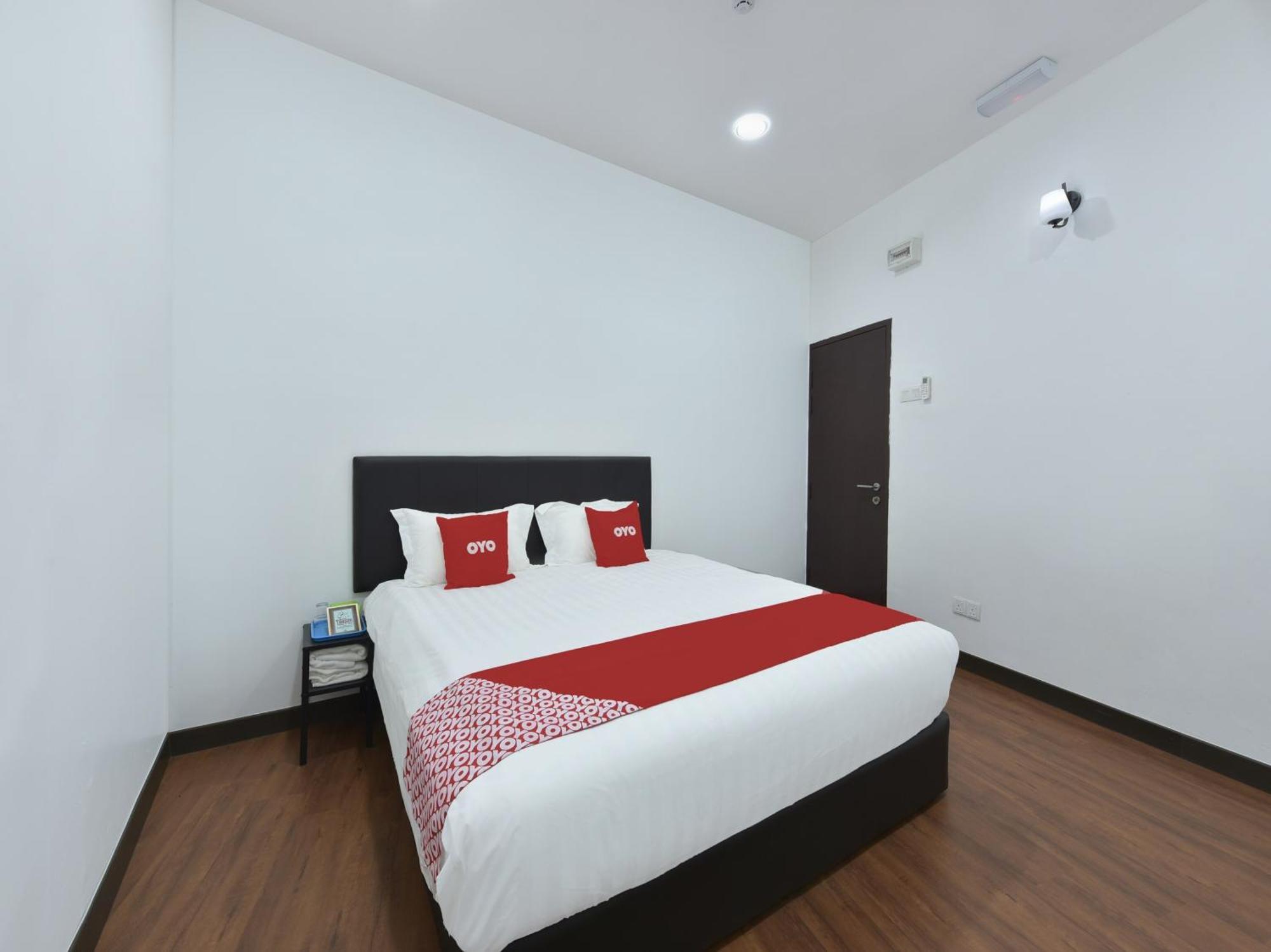 Oyo 90869 Hotel Madeena Inn Szepang Kültér fotó