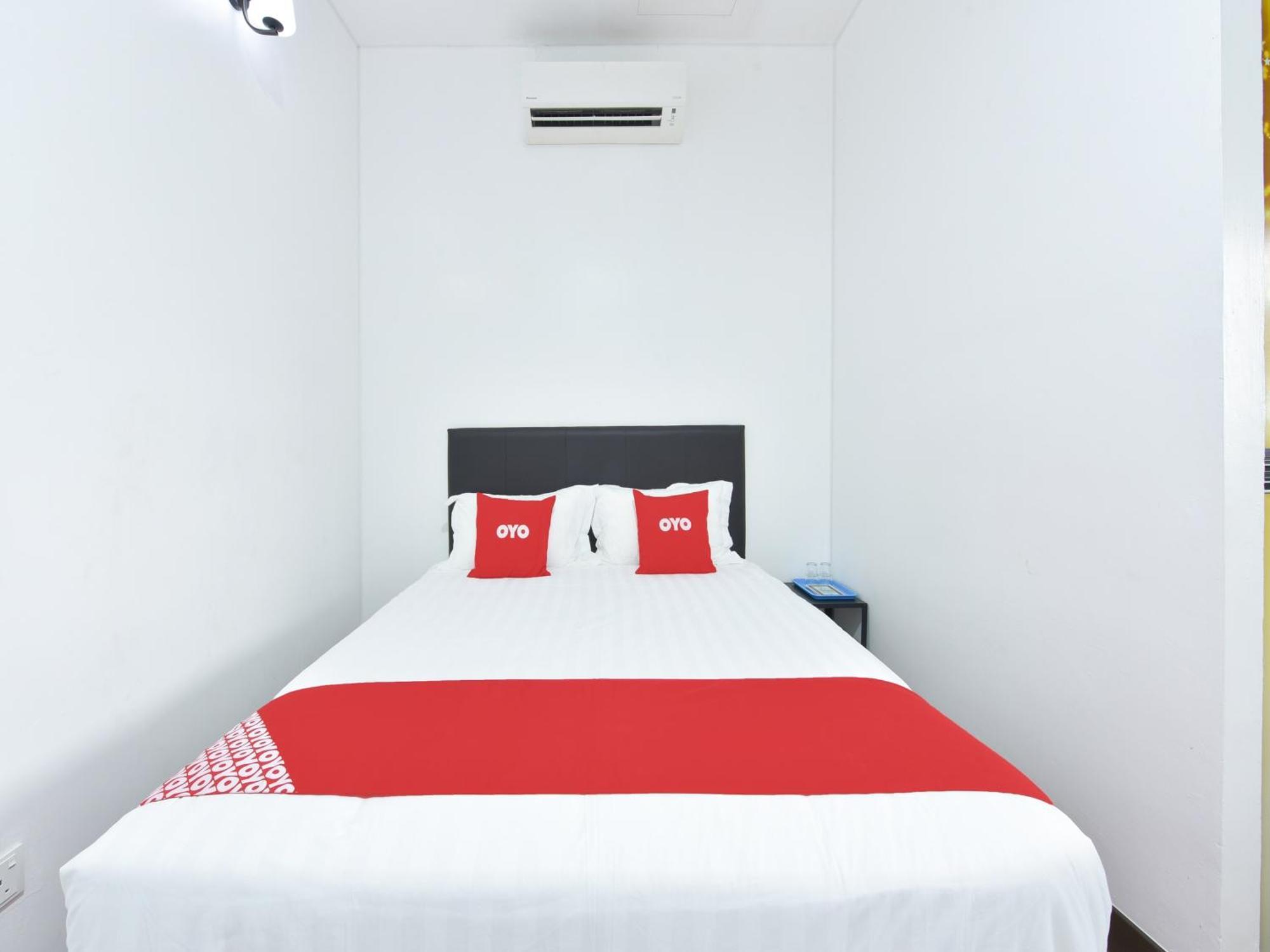 Oyo 90869 Hotel Madeena Inn Szepang Kültér fotó