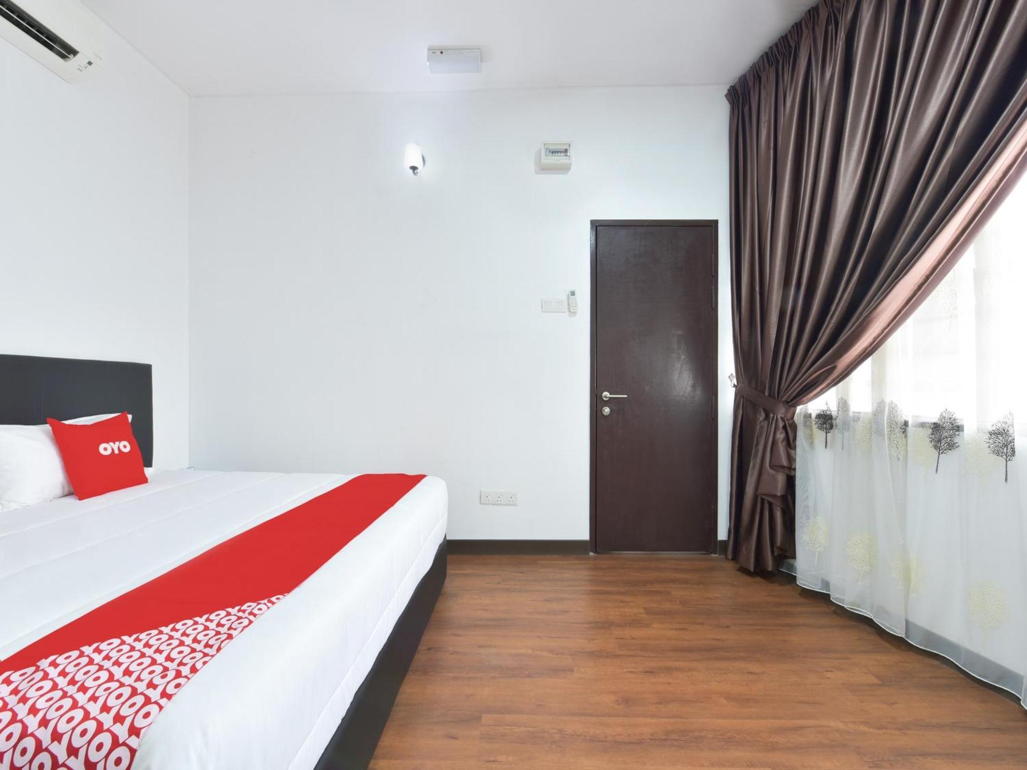 Oyo 90869 Hotel Madeena Inn Szepang Kültér fotó