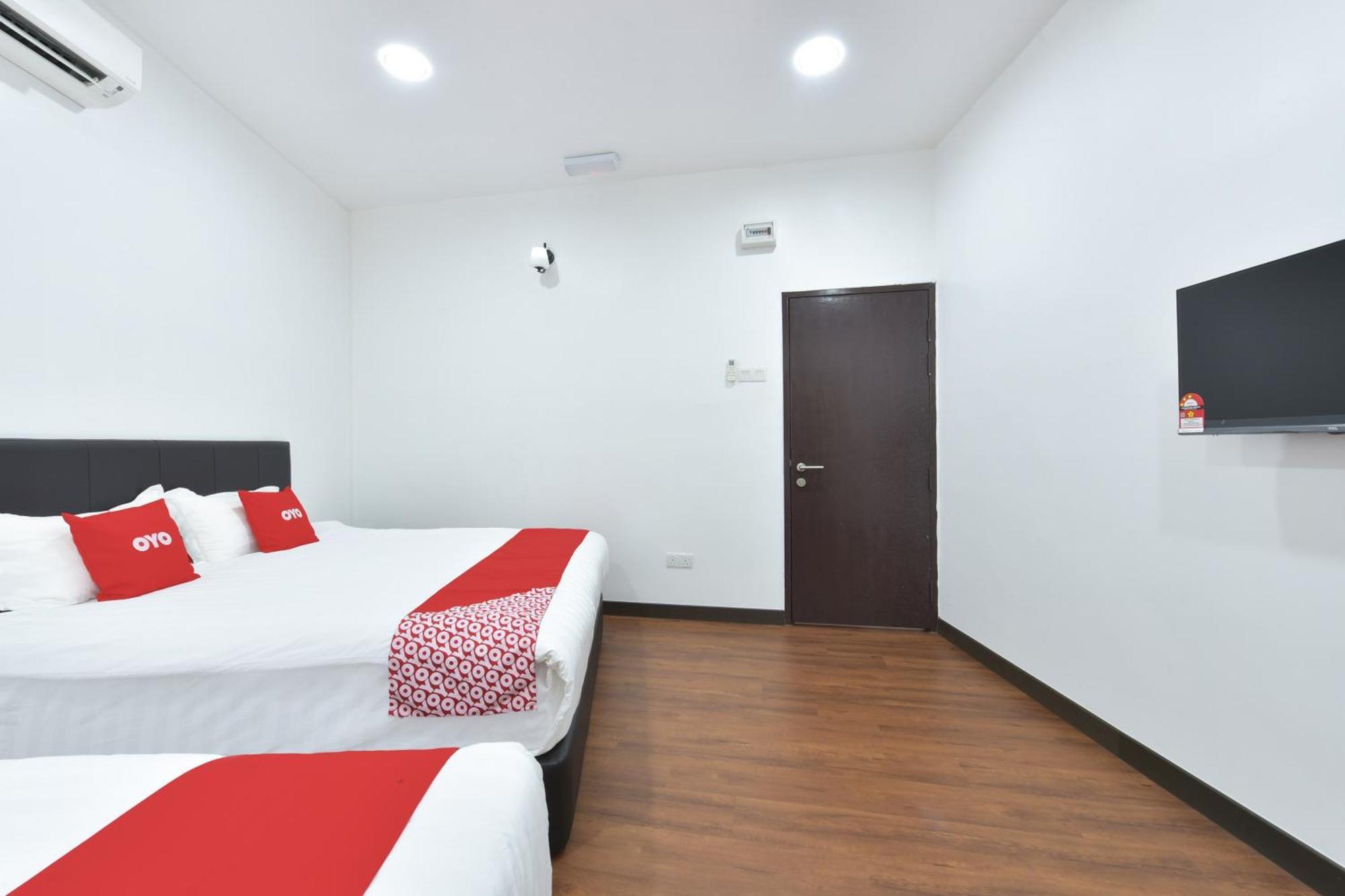 Oyo 90869 Hotel Madeena Inn Szepang Kültér fotó