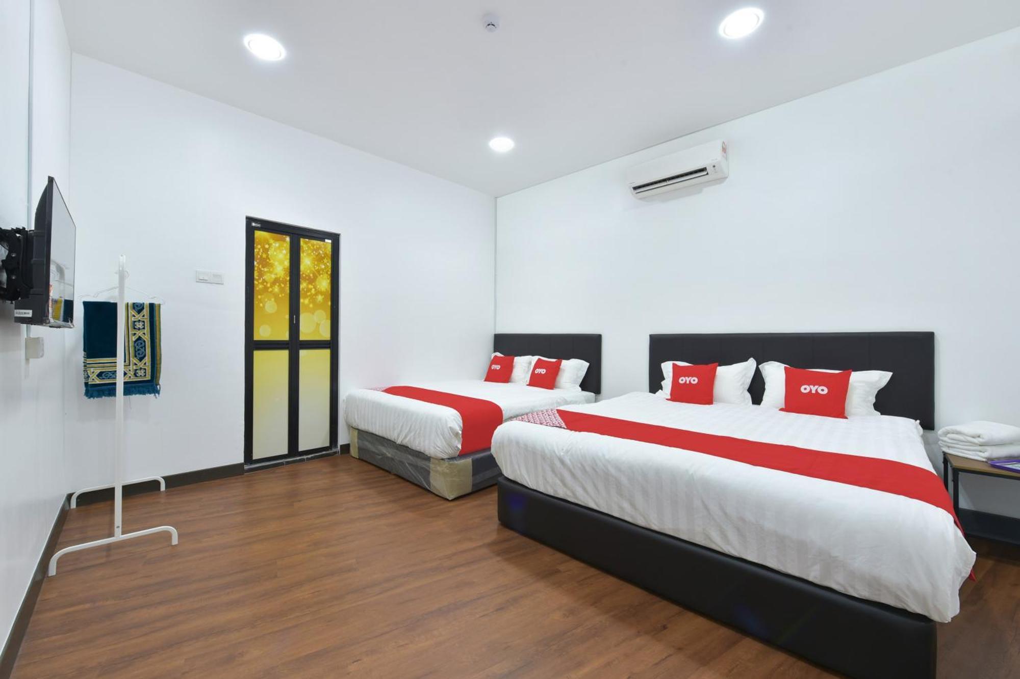 Oyo 90869 Hotel Madeena Inn Szepang Kültér fotó